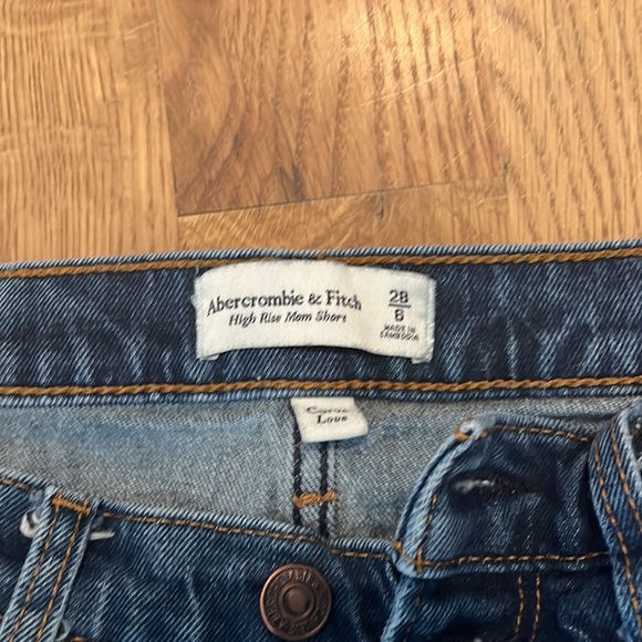 Abercrombie and fitch mom short high rise - Picture 2 of 3
